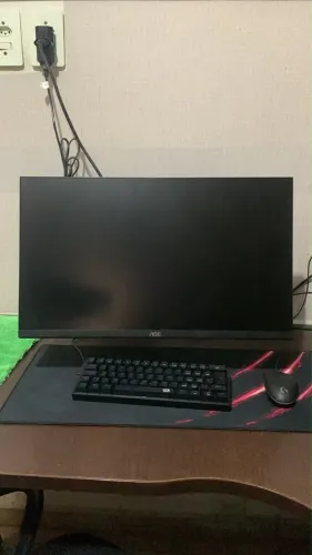 MONITOR 100 HZ AOC