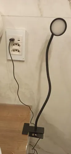 Luminária de mesa clip e Led 3 tons articulado
