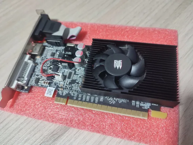 Placa de vídeo GT 210 1GB DDR3