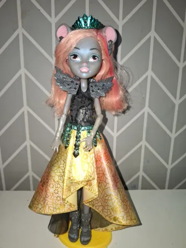 Boneca Monster High Mouscedes King Boo York