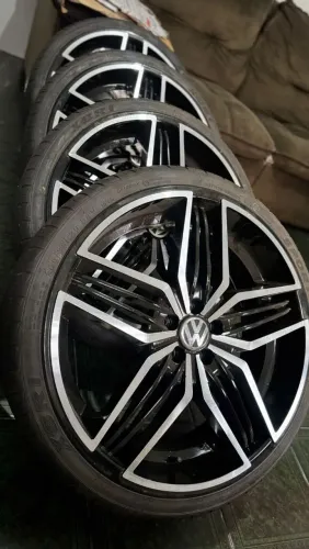 Rodas Aro 20 com Pneus Novos 205/35