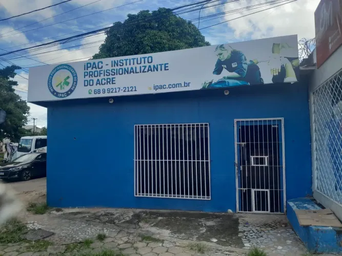 Aluga-se Ponto comercial no Bosque próximo ao Pronto socorro.