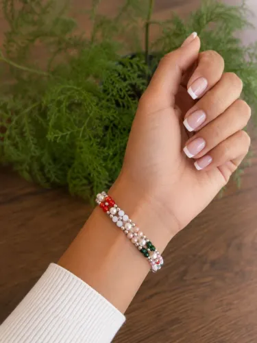 Pulseira feita a mão
