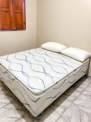 Cama box casal nova usada apenas 1 mês