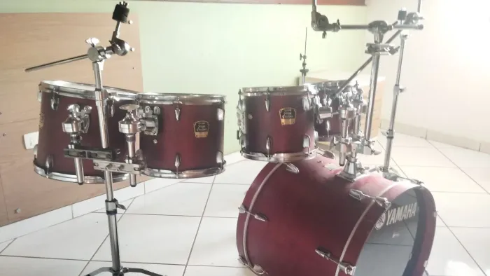 Bateria YAMAHA STAGE CUSTOM Laqueada