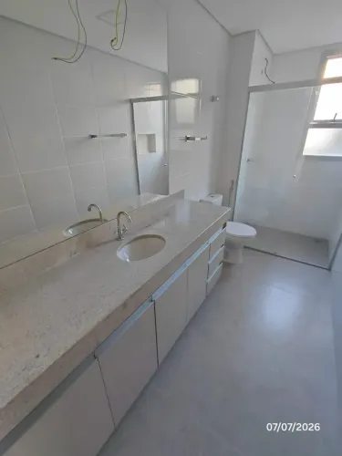 Apartamento, 2 qtos ( um suíte) Funcionários.
