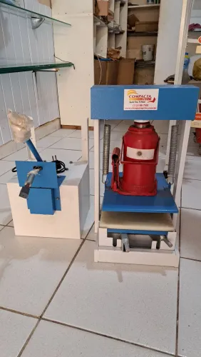 Vendo uma mquina de fábrica sandalias da compacta print.
