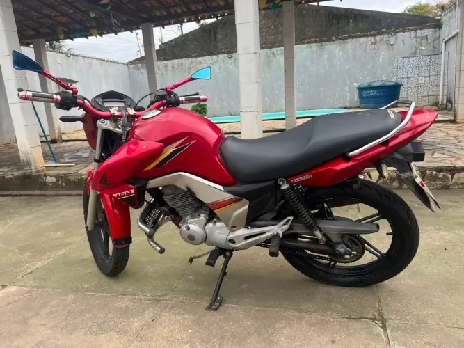 Vendo moto titan