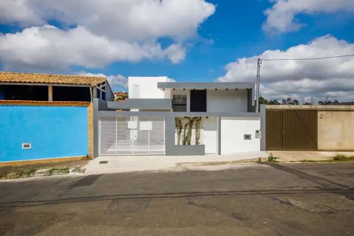 Uma casa novinha e com quintal no São Pedro para venda