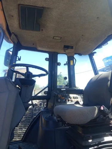 RETROESCAVADEIRA JONH DEERE 310K