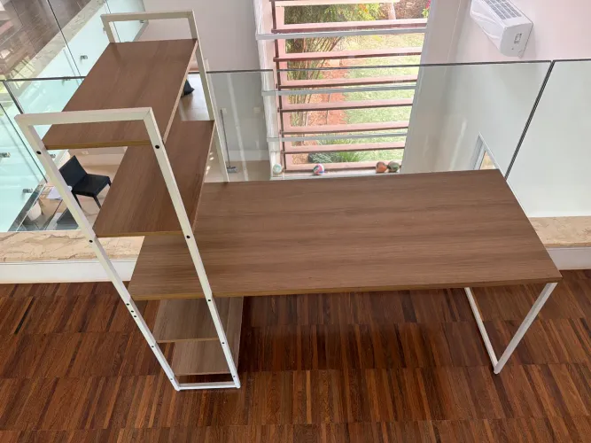 Escrivaninha estilo industrial contemporâneo