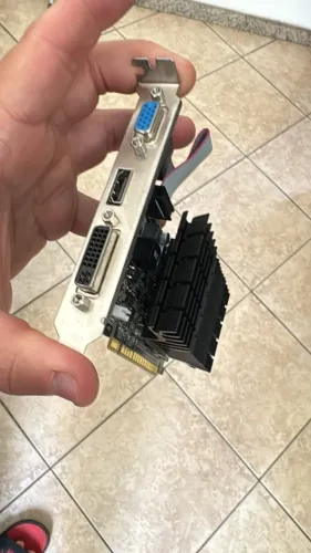 Placa de vídeo Geforce G210