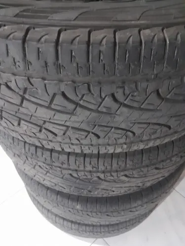 04 pneus 255/65/17  pirelli Scorpions ATR
