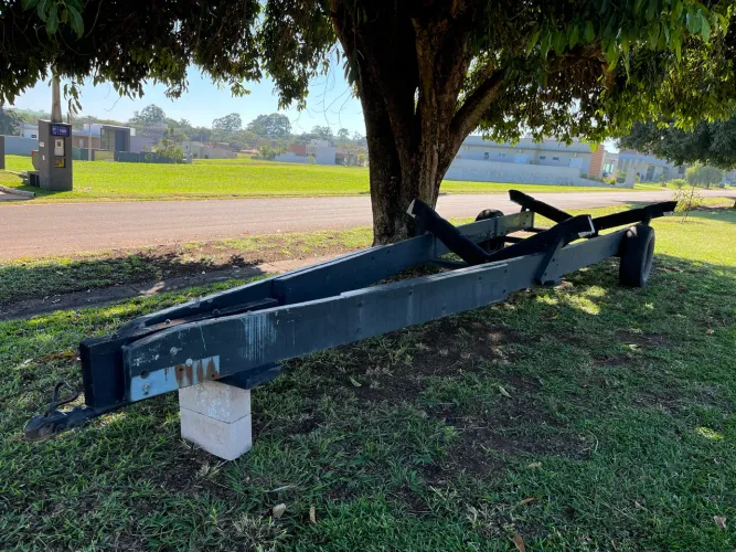 Carreta de encalhe para lancha até 25 pés 