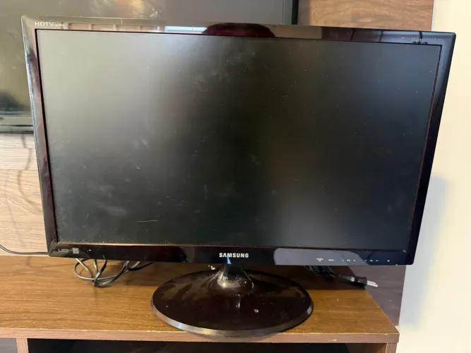 TV Monitor Samsung 24" (Modelo T24B350LB) - Excelente Estado