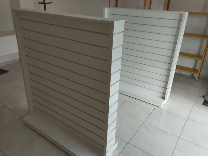 Expositor de bijouterias e mesa em MDF
