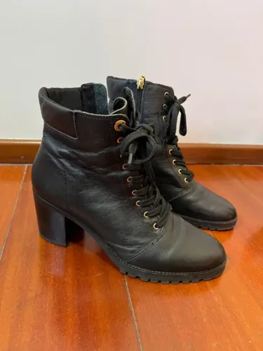 Bota Cano Médio Preto Couro