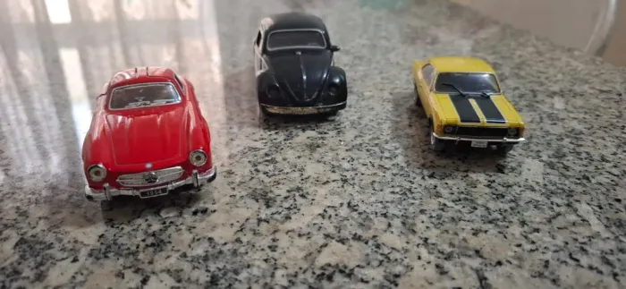 Mini lote com 3 Carrinhos de metal originais!