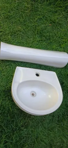 Pia para banheiro e coluna cor branco marca Locasa