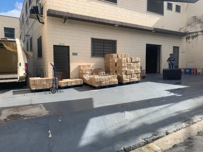 Excelente galpão comercial com 700m2 no Bairro Vila Sacadura Cabral em Santo André