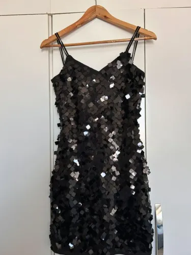 Vestido lindo para uma ocasião especial 