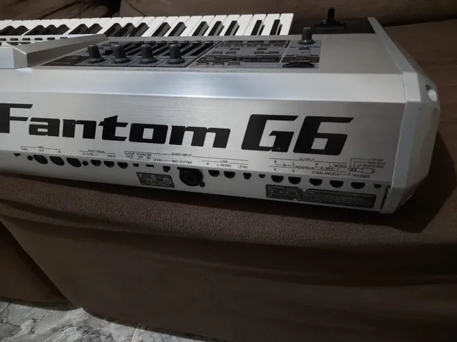 Teclado Roland Fantom G6