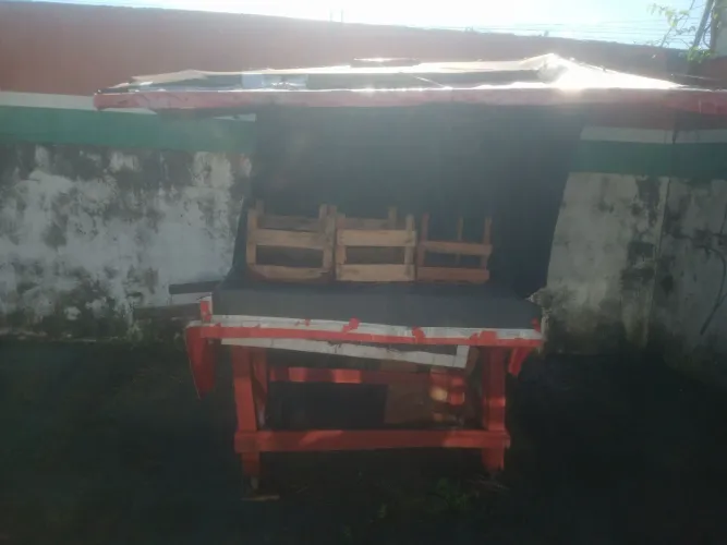 Carrinho de frutas coberto