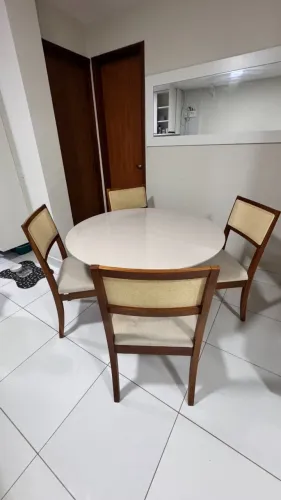 Conjunto Mesa de jantar redonda com 4 cadeiras