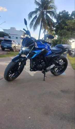 Moto Yamaha FZ 250 Azul 