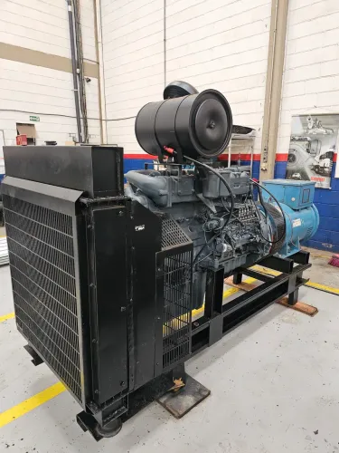 Gerador 290 KVA motor MB OM 447A, 6 cilindros,  bomba injetora. 