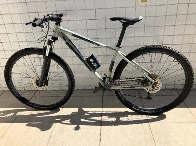 Bicicleta Sense Rock Evo novíssima tamanho M