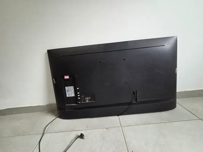 TV Samsung 50? com tela quebrada ? para retirada de peças ou conserto