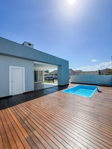 Casa PLANA mobiliada 4 dorm 1 suíte APENAS 300m do mar ACEITA parcelamento direto curto