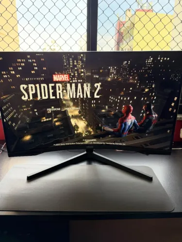 Monitor Samsung Odyssey G5 32? Curvo QHD 165Hz + Caixa