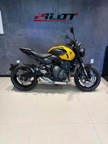 TRIUMPH TRIDENT 660