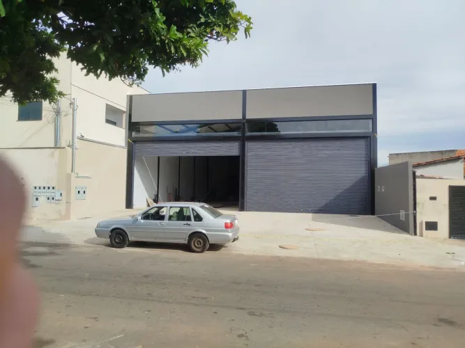 Galpão novo setor são José próximo de canpinas 200 MT mais mezanino porta eletrônico telha