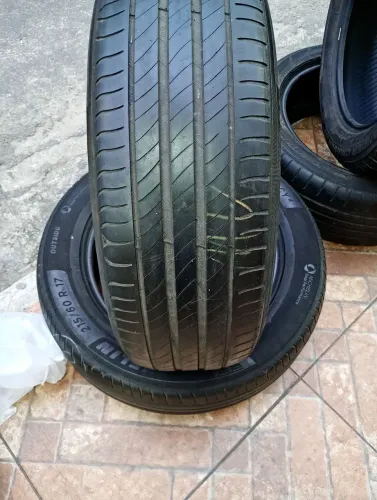 2  pneus 215/60/17. Bem novos! Michelin 