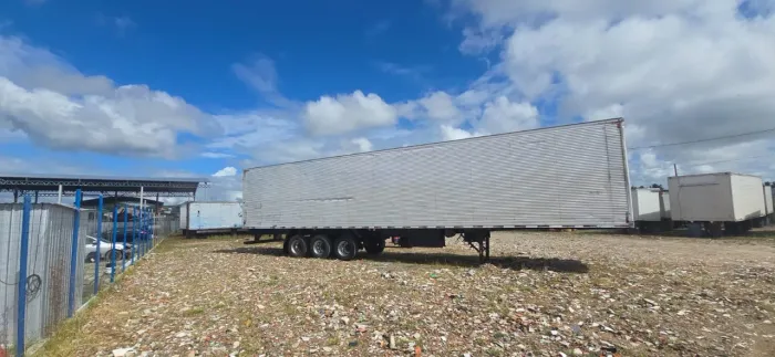Carreta Randon 28 paletes assoalho de chapa