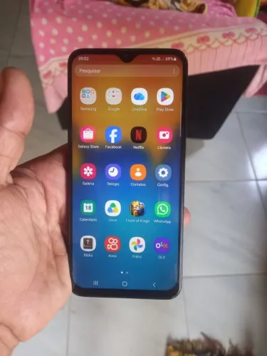 Vende-se um celular Samsung A20 tela não tem trinco sem detalhes
