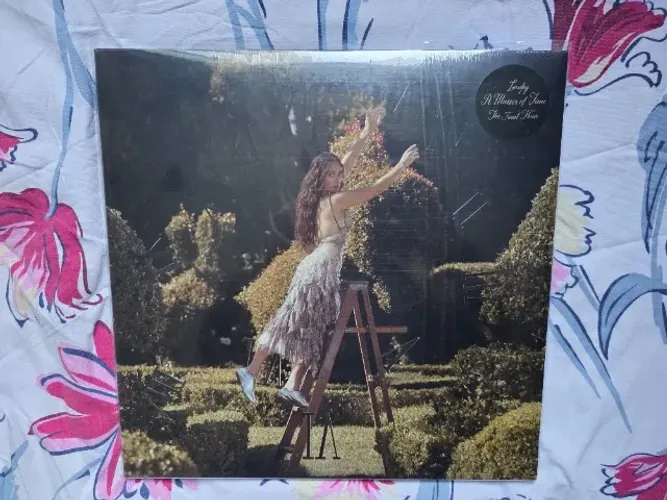 LP Laufey A Matter Of Time The Final Hour Lacrado
