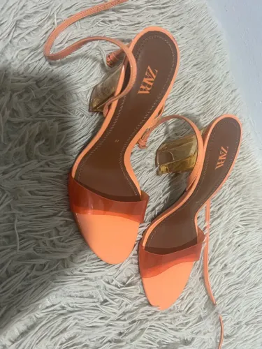 Vendo sandália zara