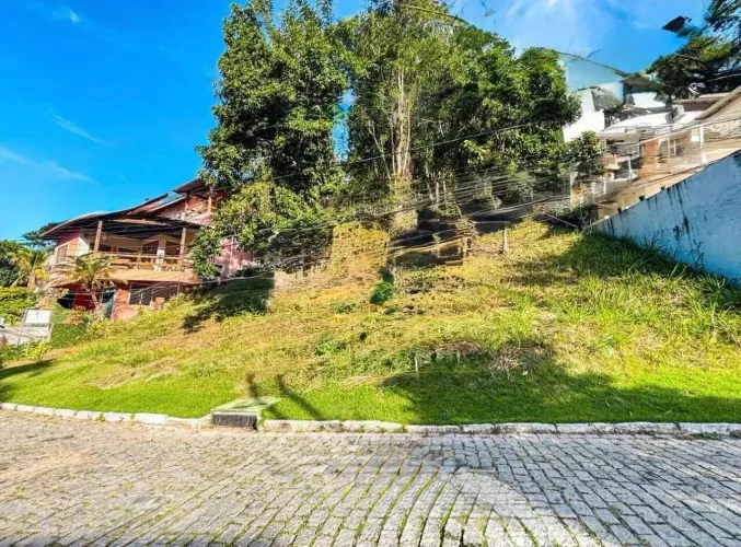 Terreno para venda tem 600 metros quadrados em Serra Grande - Niterói - RJ