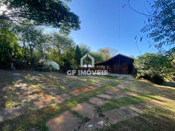 Lindo sítio no Quintas dos Ipês com casa rústica, piscina e área verde em São José da Lapa