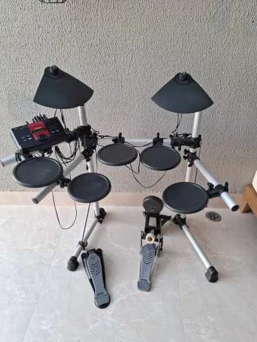 Bateria Eletrônica Yamaha DTXPLORER em perfeito estado de conservação e funcionamento 