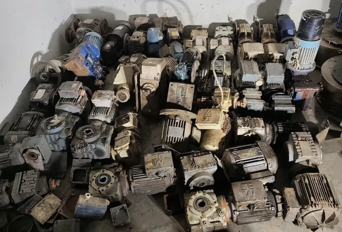 Lote com 32 motores com e sem redutores
