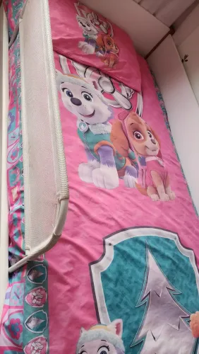 Grade proteção cama bebê