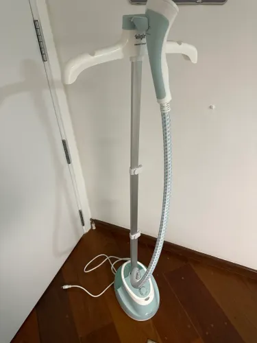 Passa roupas a vapor