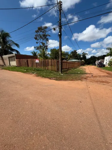 Terreno plano e cercado