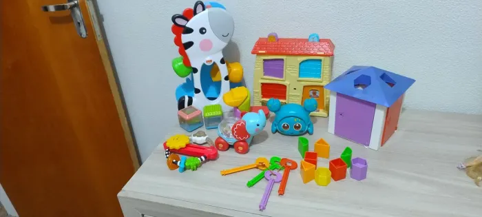 Lote de brinquedos para bebês (Fisher Price, estrela, Grow e Elka)