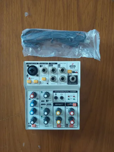 Interface de Áudio Arcano Mini-M - Compacta e Poderosa (Estado de Nova)